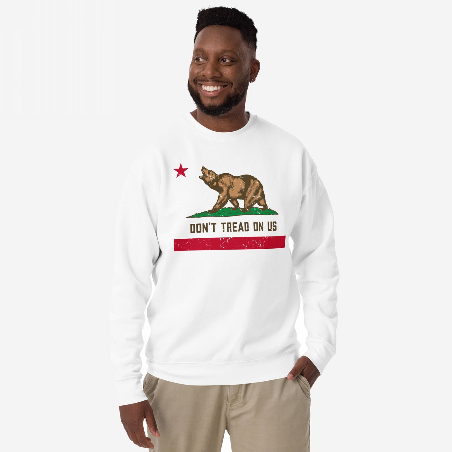California Gadsden Flag Hoodie & Sweatshirt features a stylized bear-and-star design with DON’T TREAD ON US slogan, embodying resistance and anti-authoritarian spirit. Modeled against a light background.