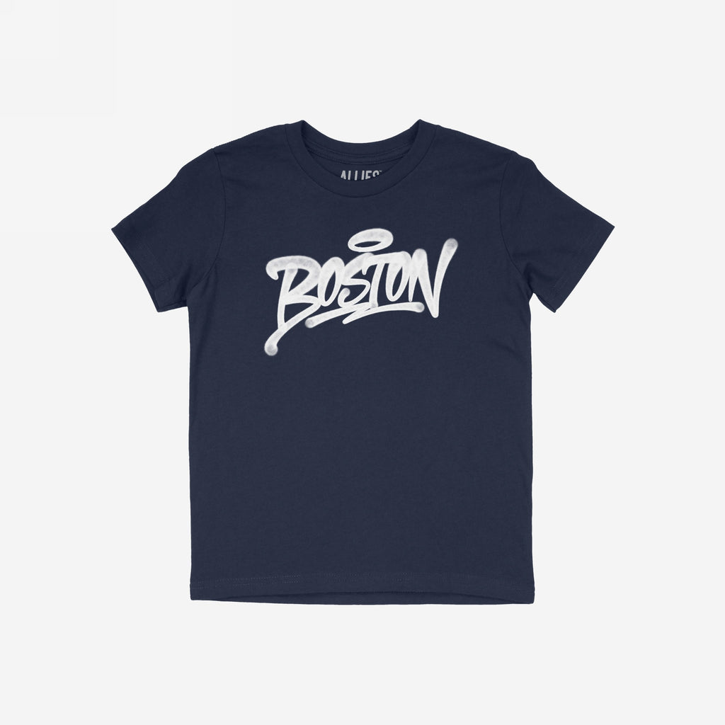 Navy-blue Boston Handstyle T-shirt with white graffiti-style Boston wordmark on chest. Short-sleeve, slightly slim fit, ideal for expressing city pride at local sports events.