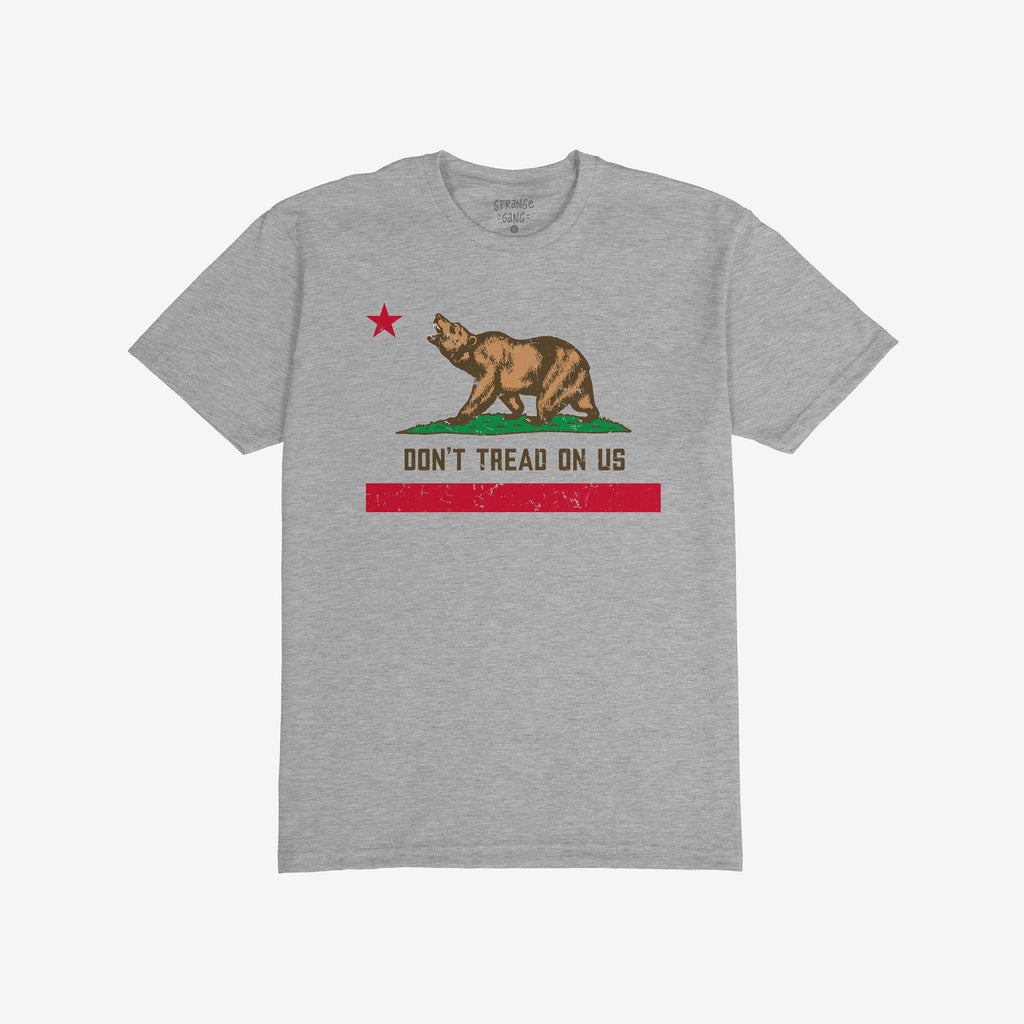 California Gadsden Flag Shirt: Heather-gray T-shirt with a stylized California bear and Don’t Tread On Us slogan, symbolizing state pride and protest. Supports LAFLA, advocating equality and anti-fascism.
