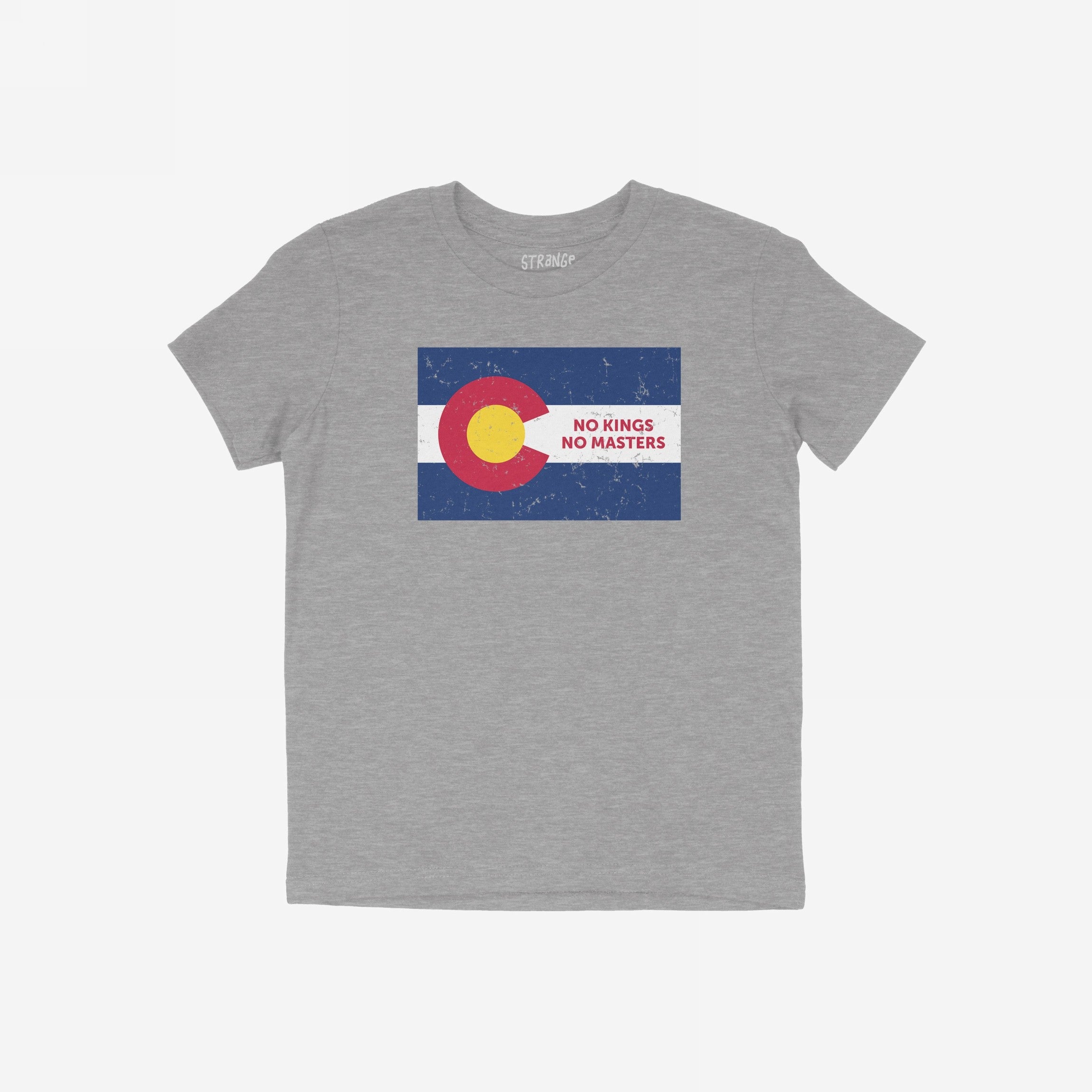 The Colorado No Kings Flag Shirt features a distressed state flag graphic with NO KINGS NO MASTERS text, embodying rebellion and autonomy. Ideal for those supporting equality and individual freedom.