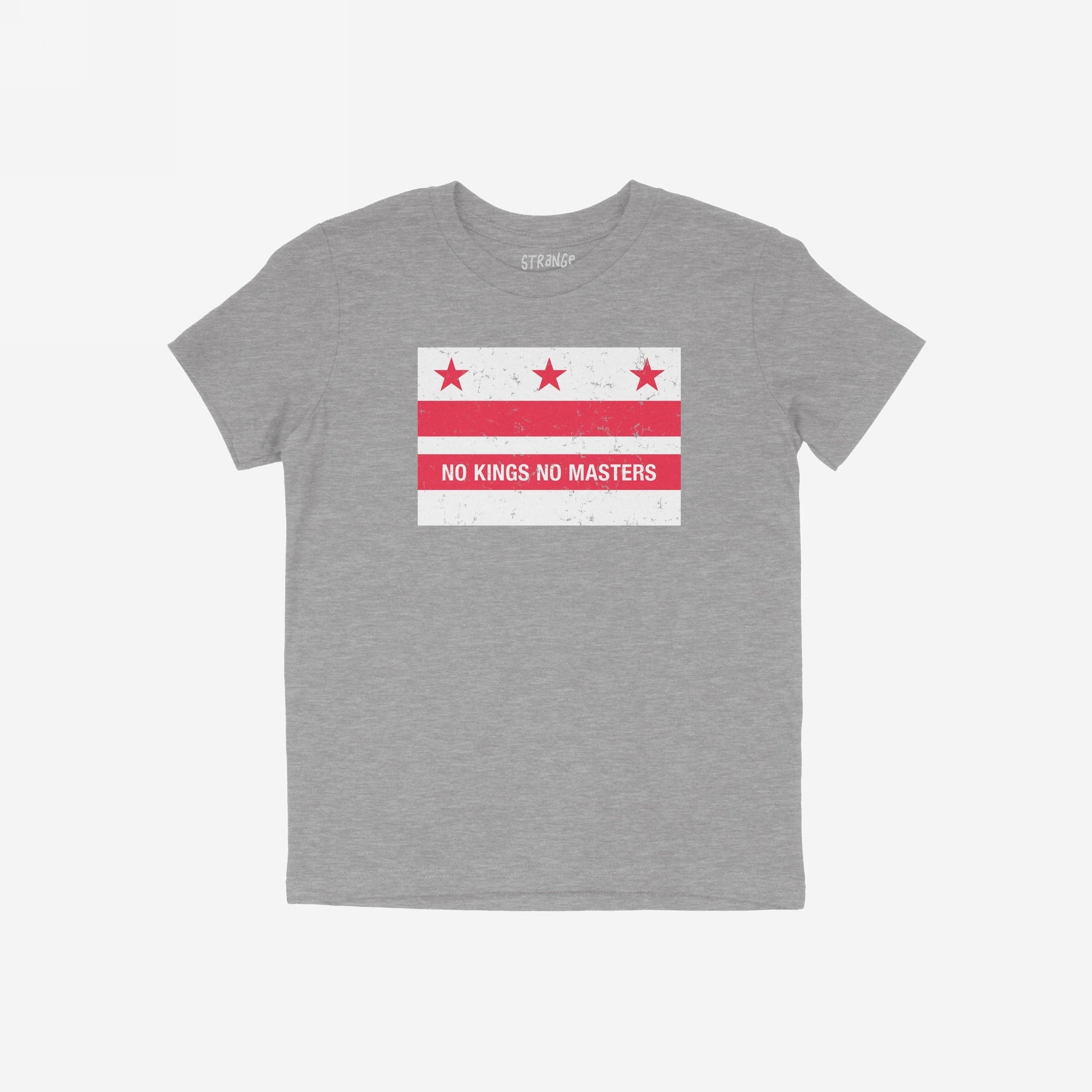 Heather-gray T-shirt featuring a distressed Washington D.C. flag design with NO KINGS NO MASTERS in bold. The Washington DC No Kings Flag Shirt symbolizes resistance and anti-authoritarianism.